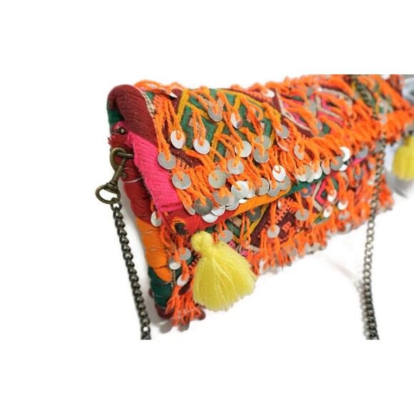 Vintage Moroccan Kilim Clutch Bag: Berber Shoulder Purse - Picture 3 of 10